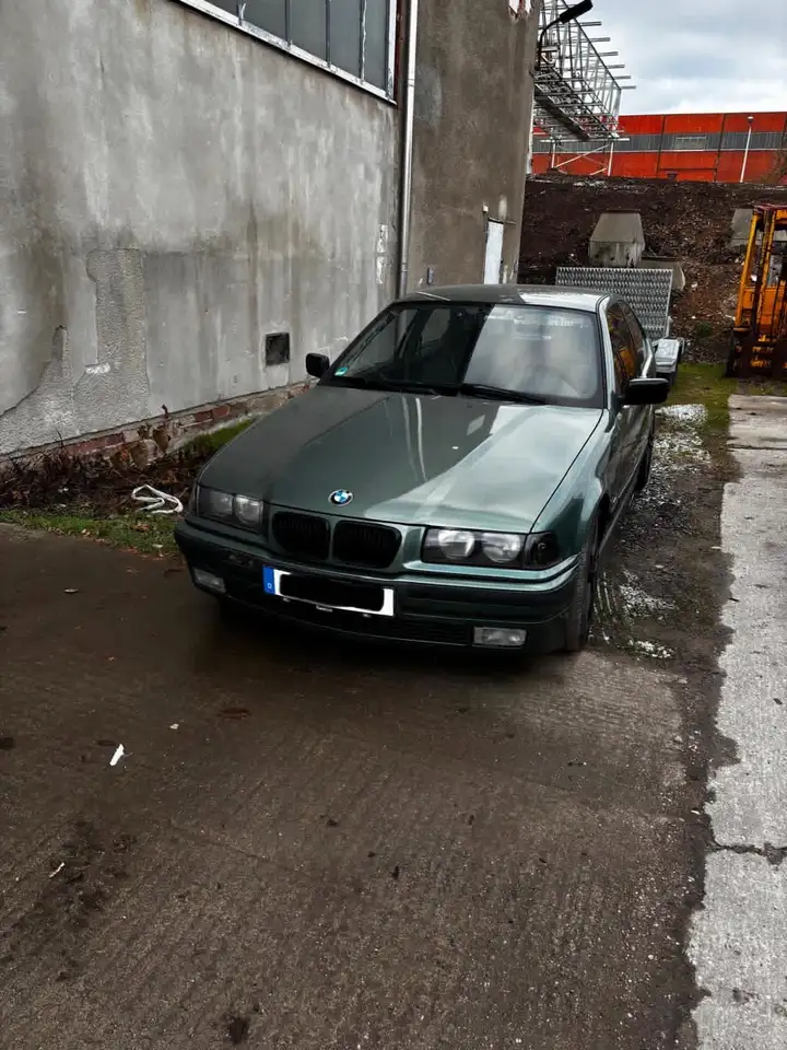 BMW 316i, foto 1