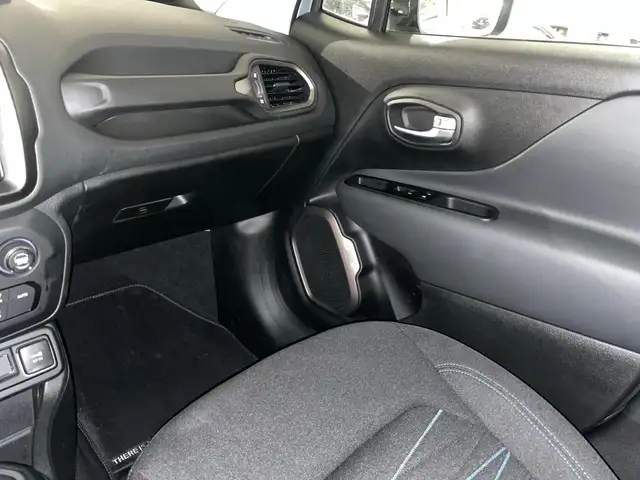 Jeep Renegade view 9