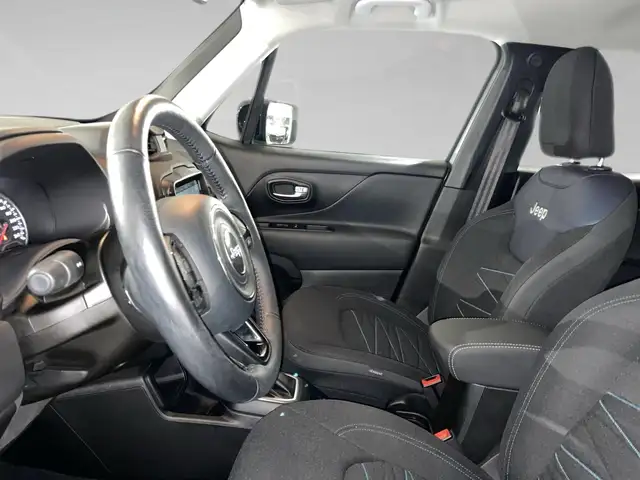 Jeep Renegade view 4