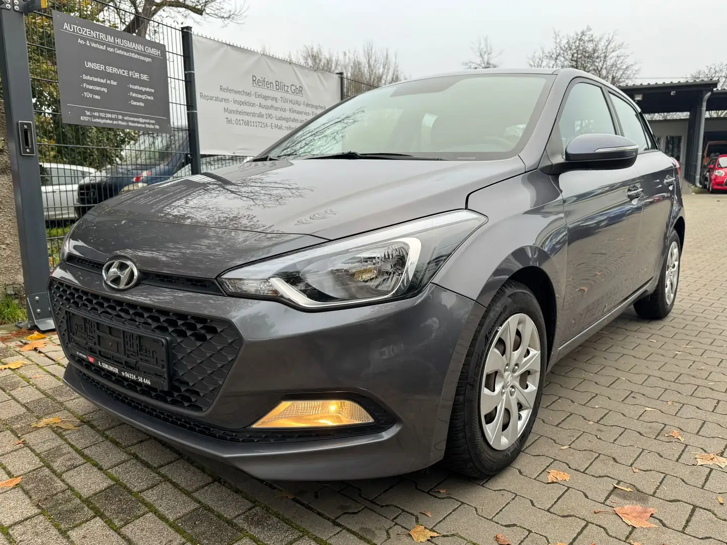 Hyundai i20 i20 1.2 KLIMA SCHECKHEFT & TÜV 9/26 Grau - 1