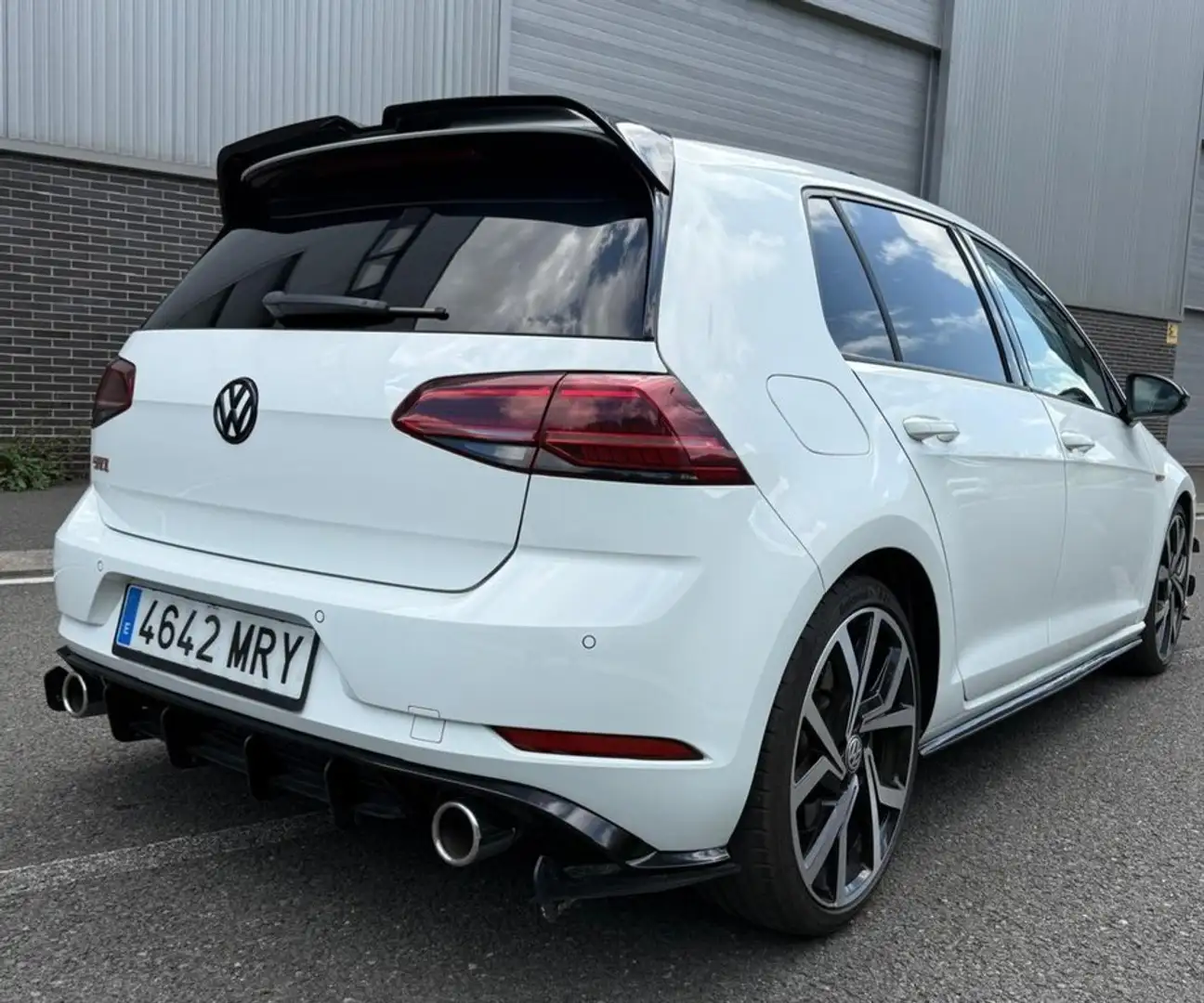Volkswagen Golf GTI 2.0 TSI Performance DSG7 180kW Weiß - 2