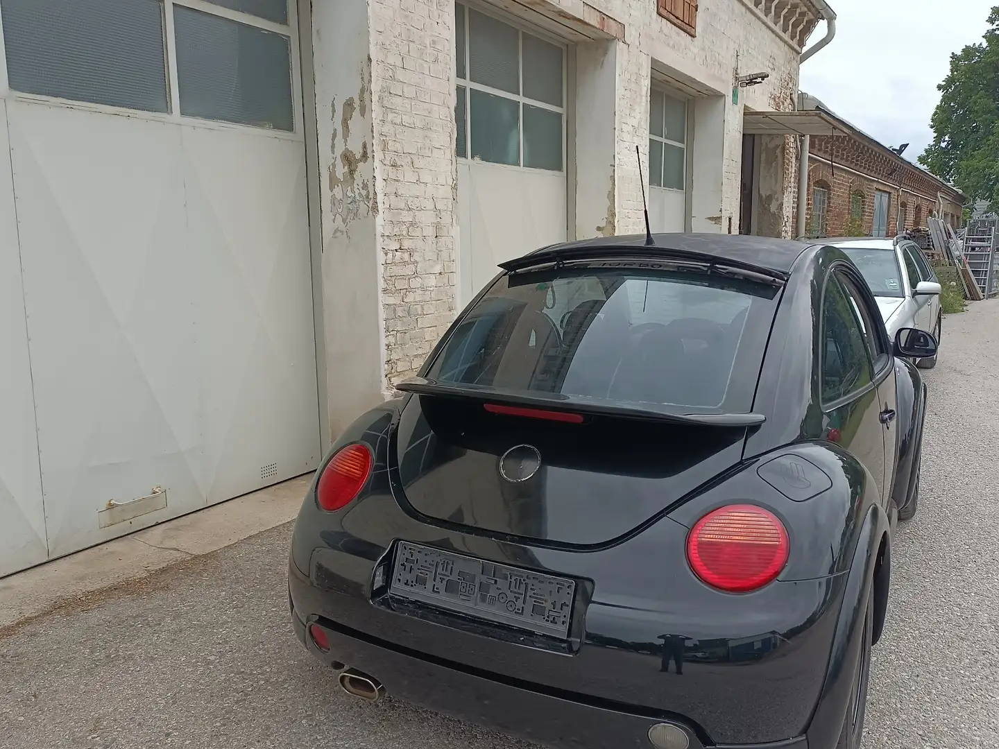 Volkswagen New Beetle - 1