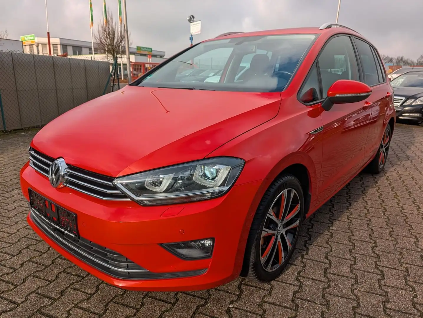 Volkswagen Golf Sportsvan VII Lounge XP Line Orange - 1