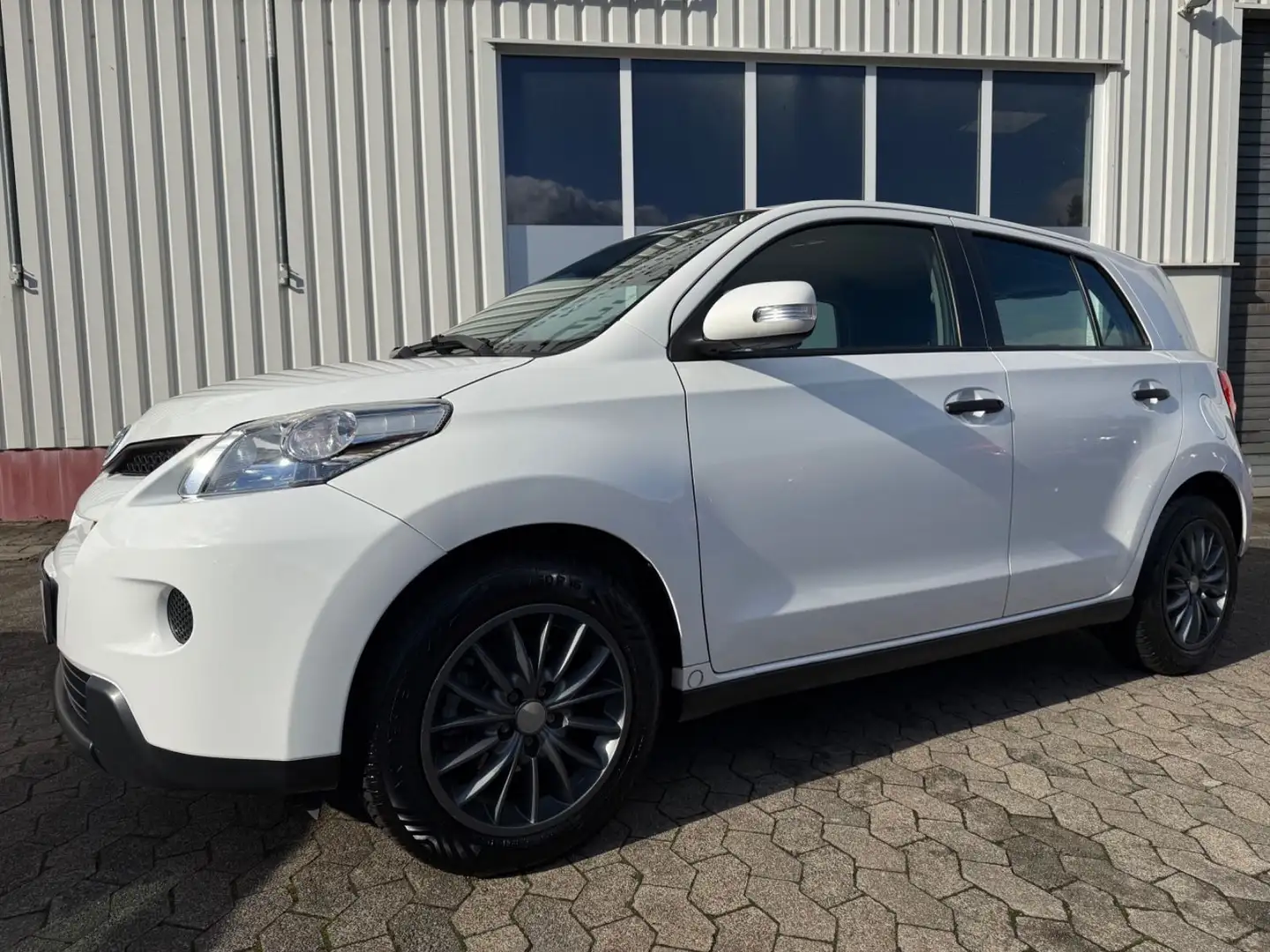 Toyota Urban Cruiser UrbanCruiser 1,33 VVT-i 74kW 101PS 4X2/Klima/AHK Weiß - 2