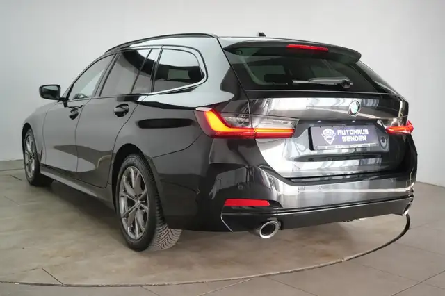 BMW 3 Series view 5