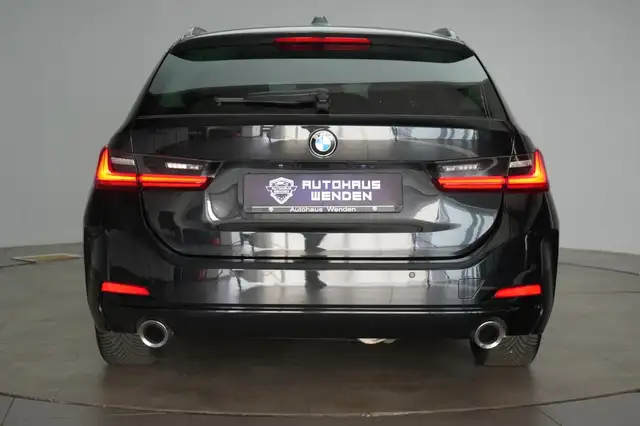 BMW 3 Series view 6