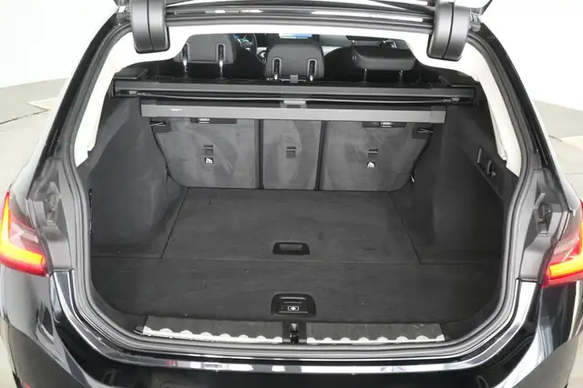 BMW 3 Series view 10