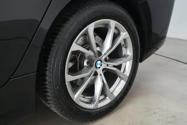 BMW 3 Series view 11
