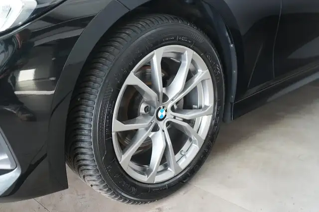 BMW 3 Series view 12