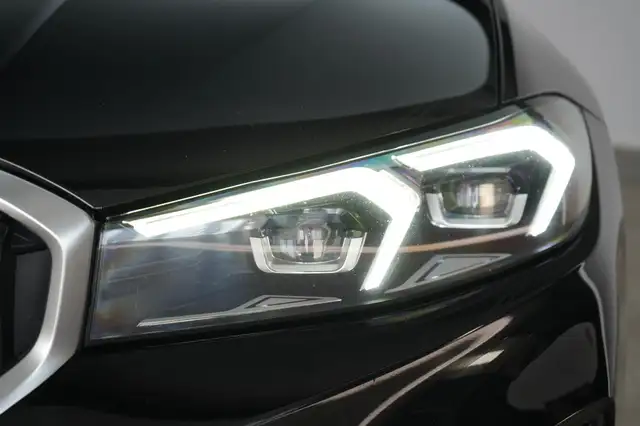 BMW 3 Series view 15