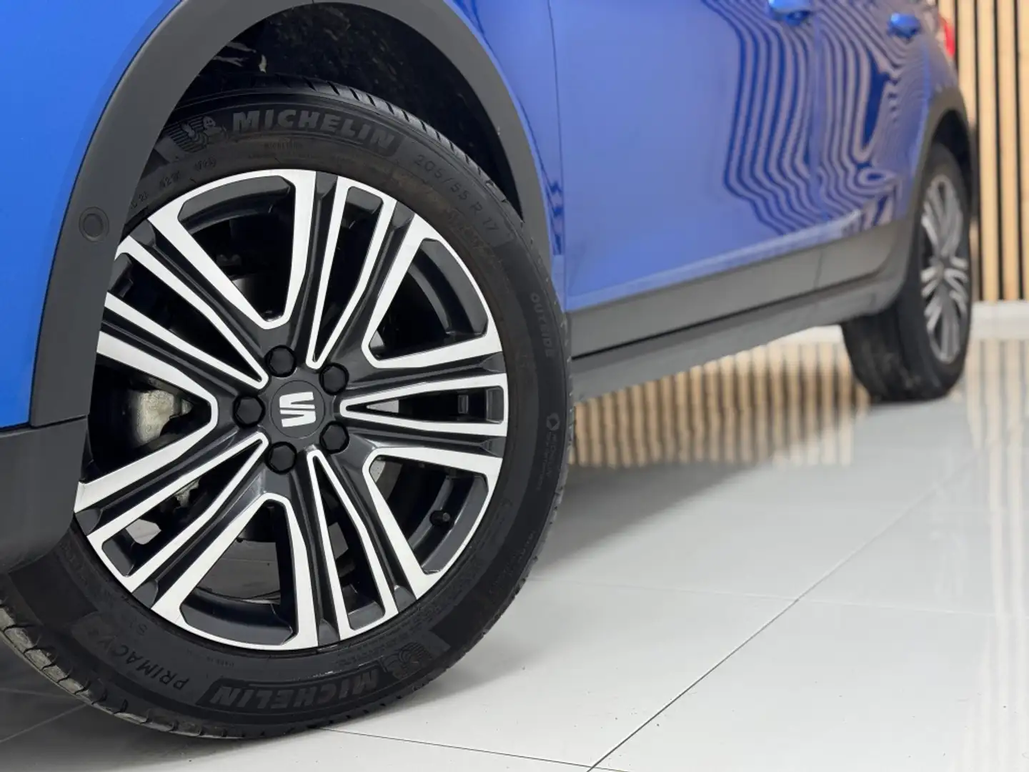 SEAT Arona 1.0 TSI S&S FR XM 110 Azul - 2