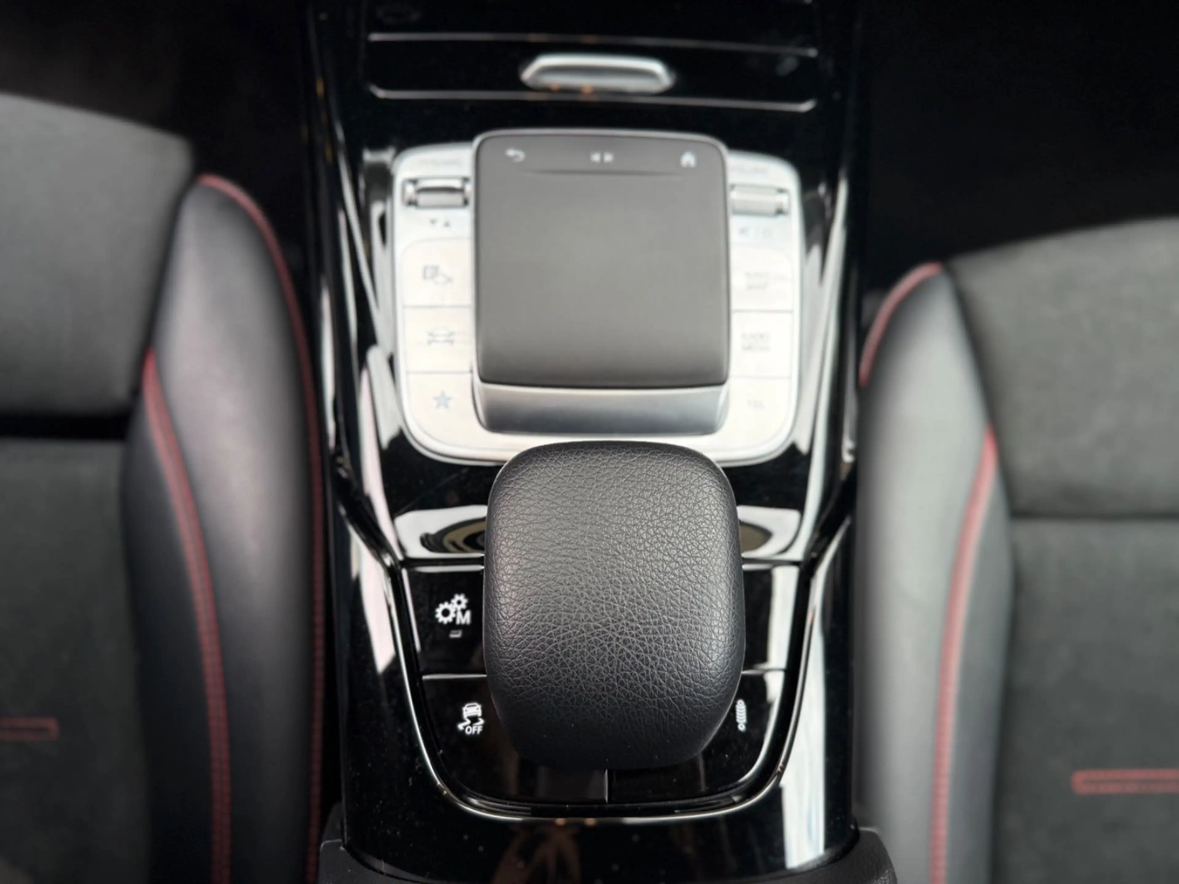 Mercedes-Benz CLA 35 AMG 4M KAMERA AMG DYNAMIC MBUX ACC — photo 15