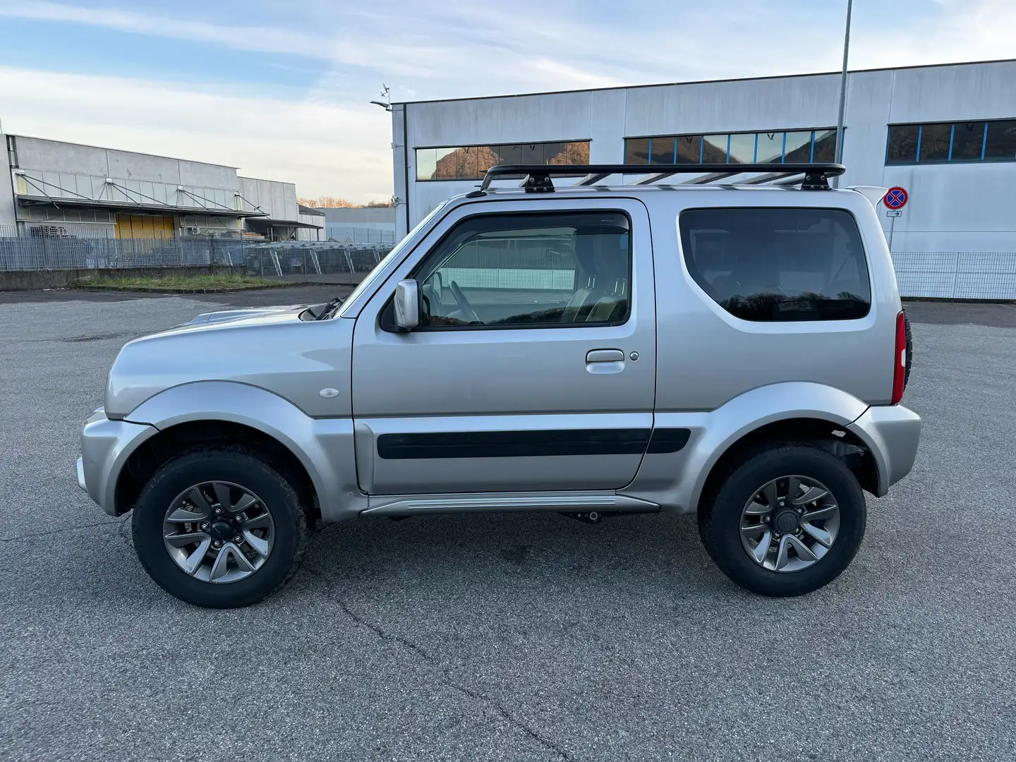 Suzuki Jimny Jimny 1.3 vvt Evolution+ 4wd E6 Gris - 2