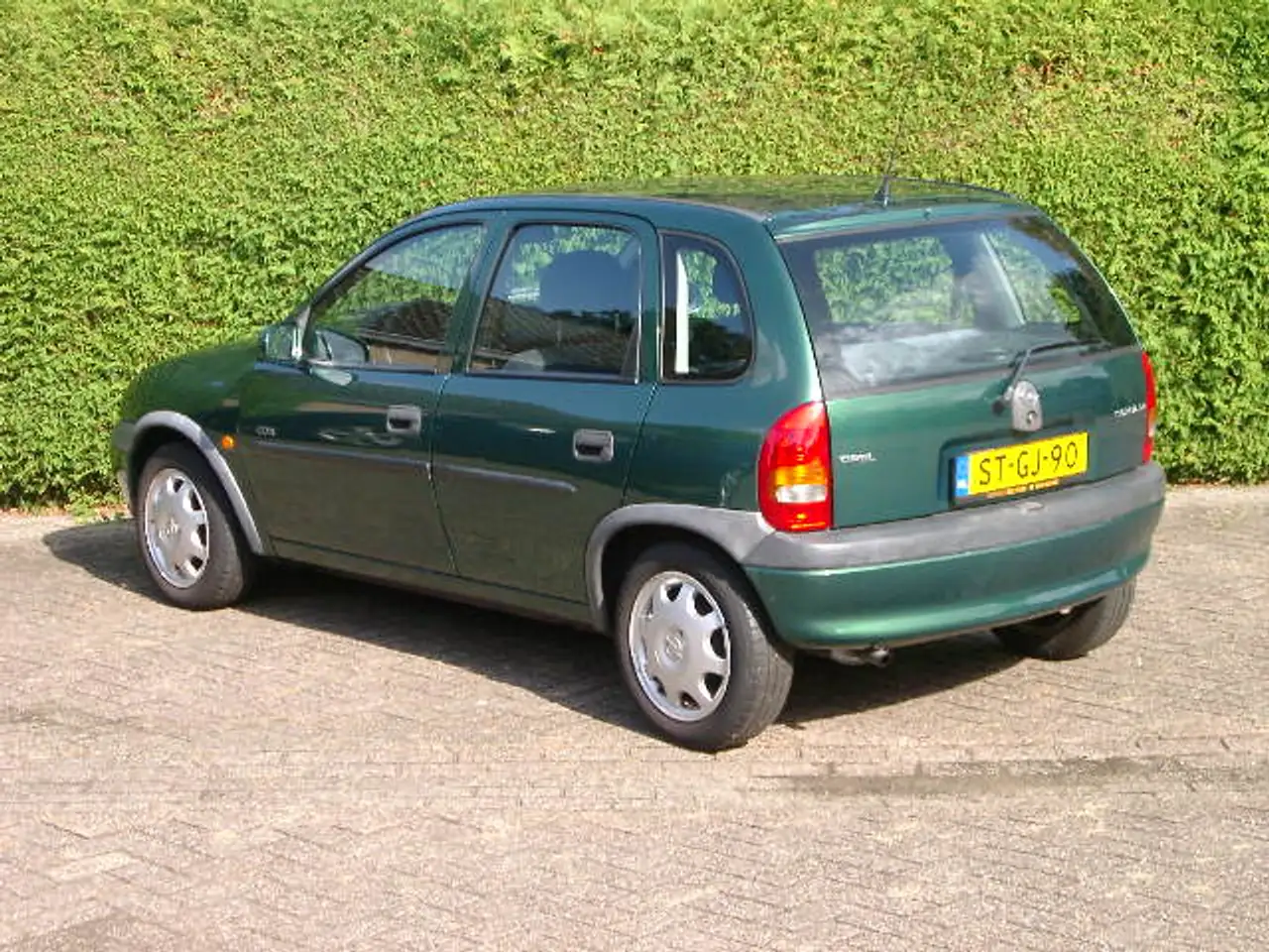 Opel Corsa 1.4i CDX nieuwe distributieriem en gereviseerde ci, foto 3