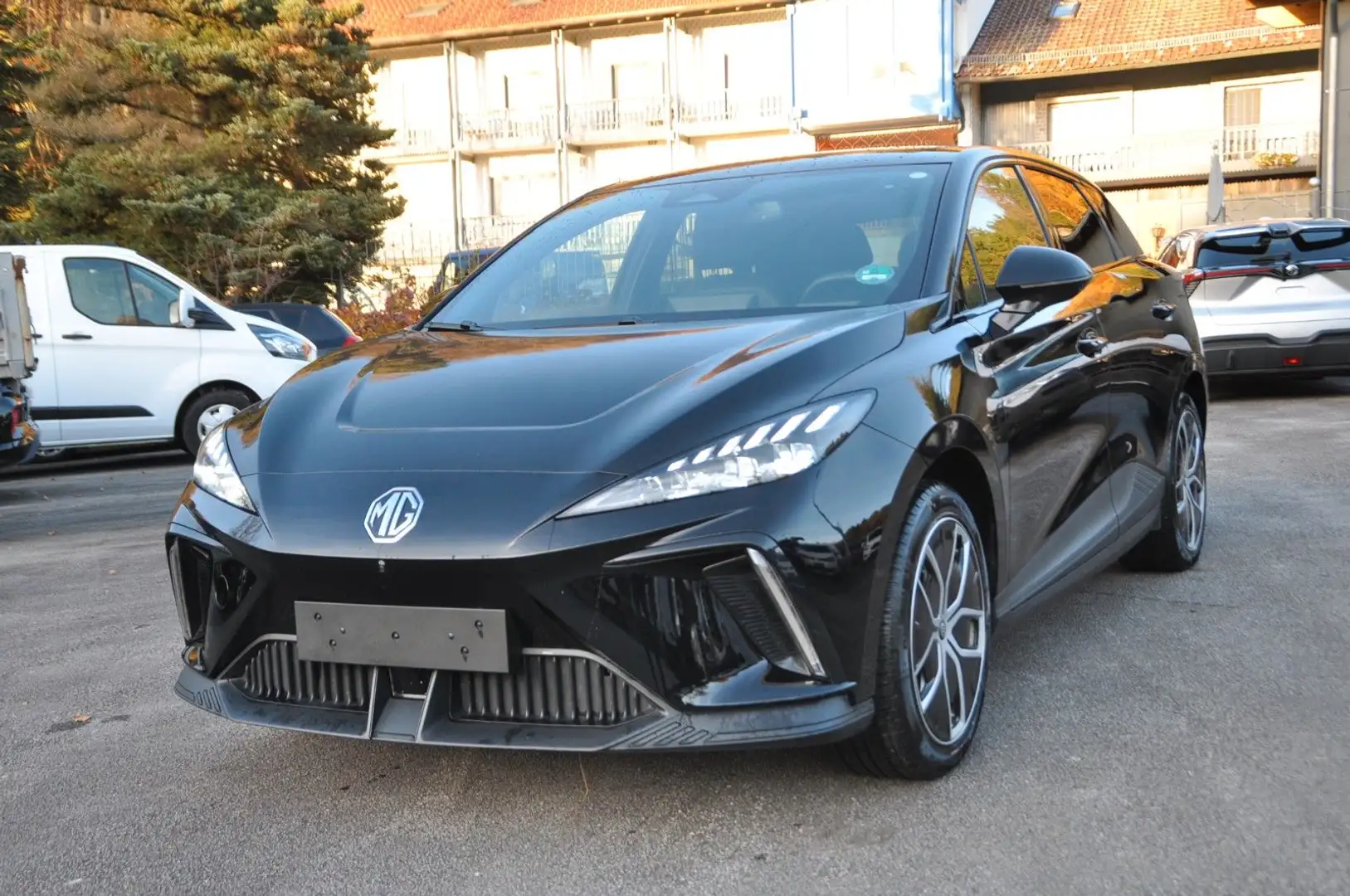 MG MG4 Luxury *LED*360° Cam*SitzHz* Schwarz - 2