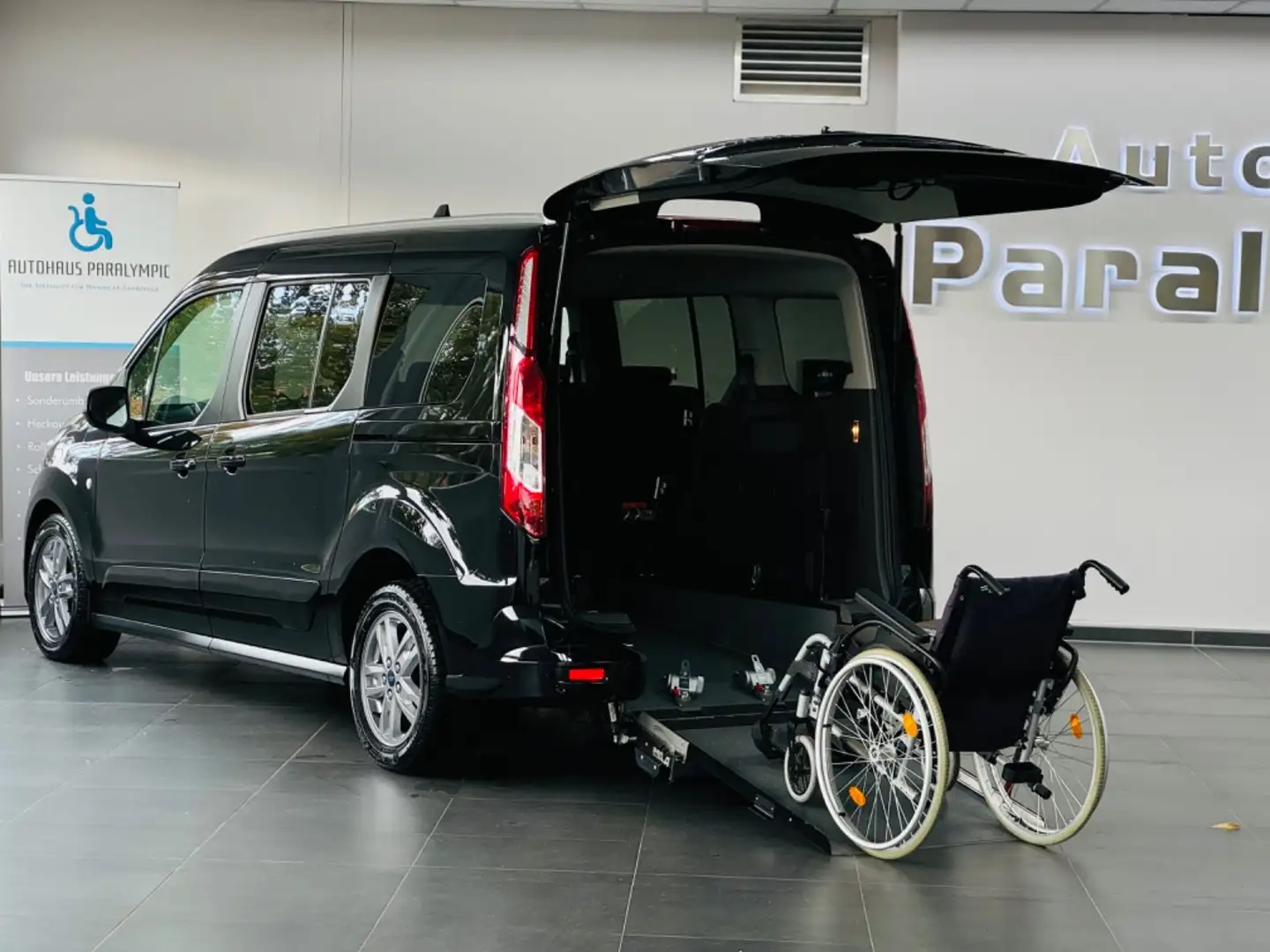 Ford Grand Tourneo Titanium Behindertengerecht-Rampe Schwarz - 1