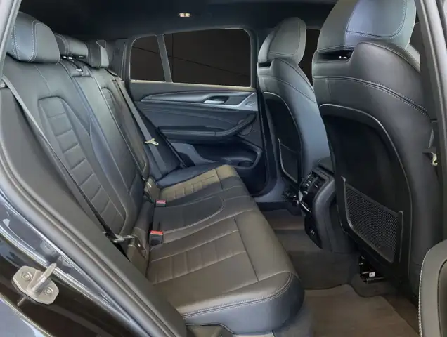 BMW X4 view 10