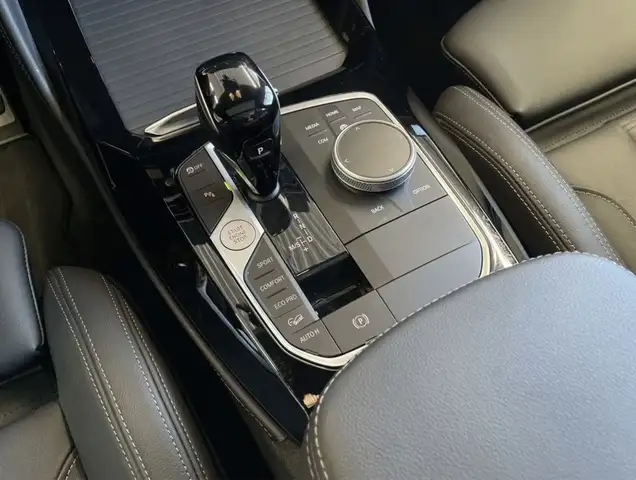 BMW X4 view 4