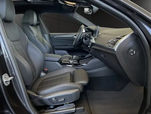 BMW X4 view 9