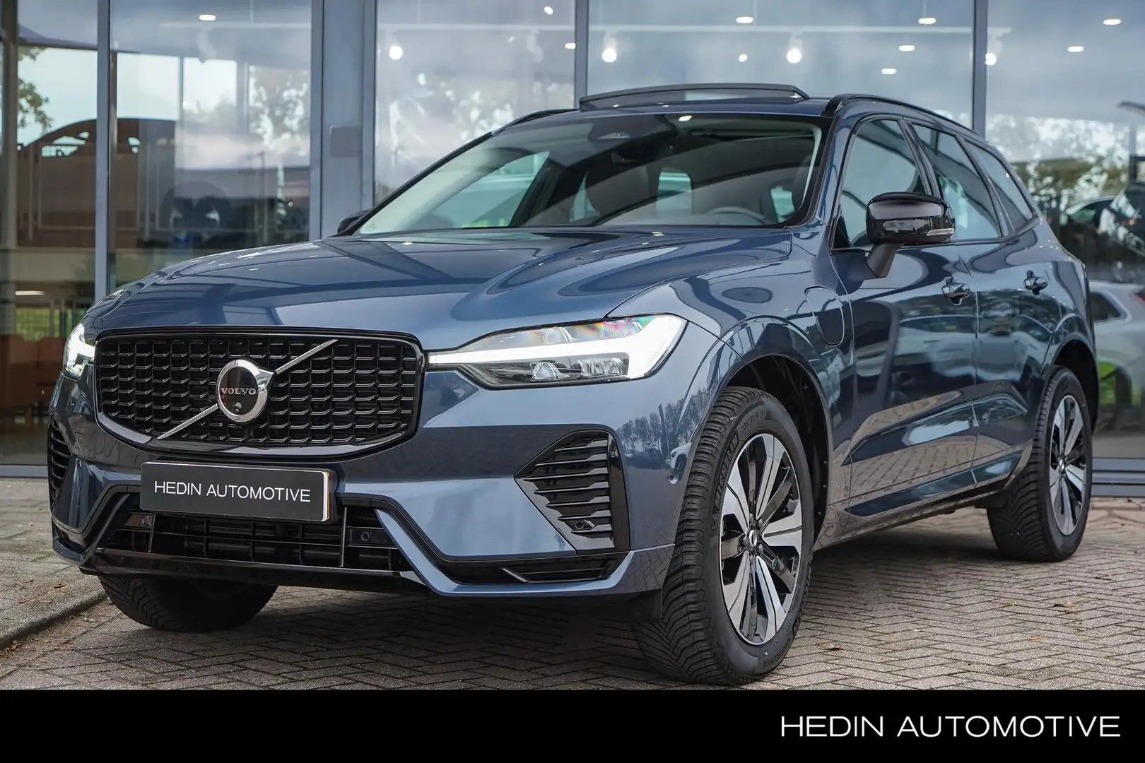 Volvo XC60 2.0 T6 Plug-in hybrid AWD Plus Dark | 2.250 kg tre Blauw - 1