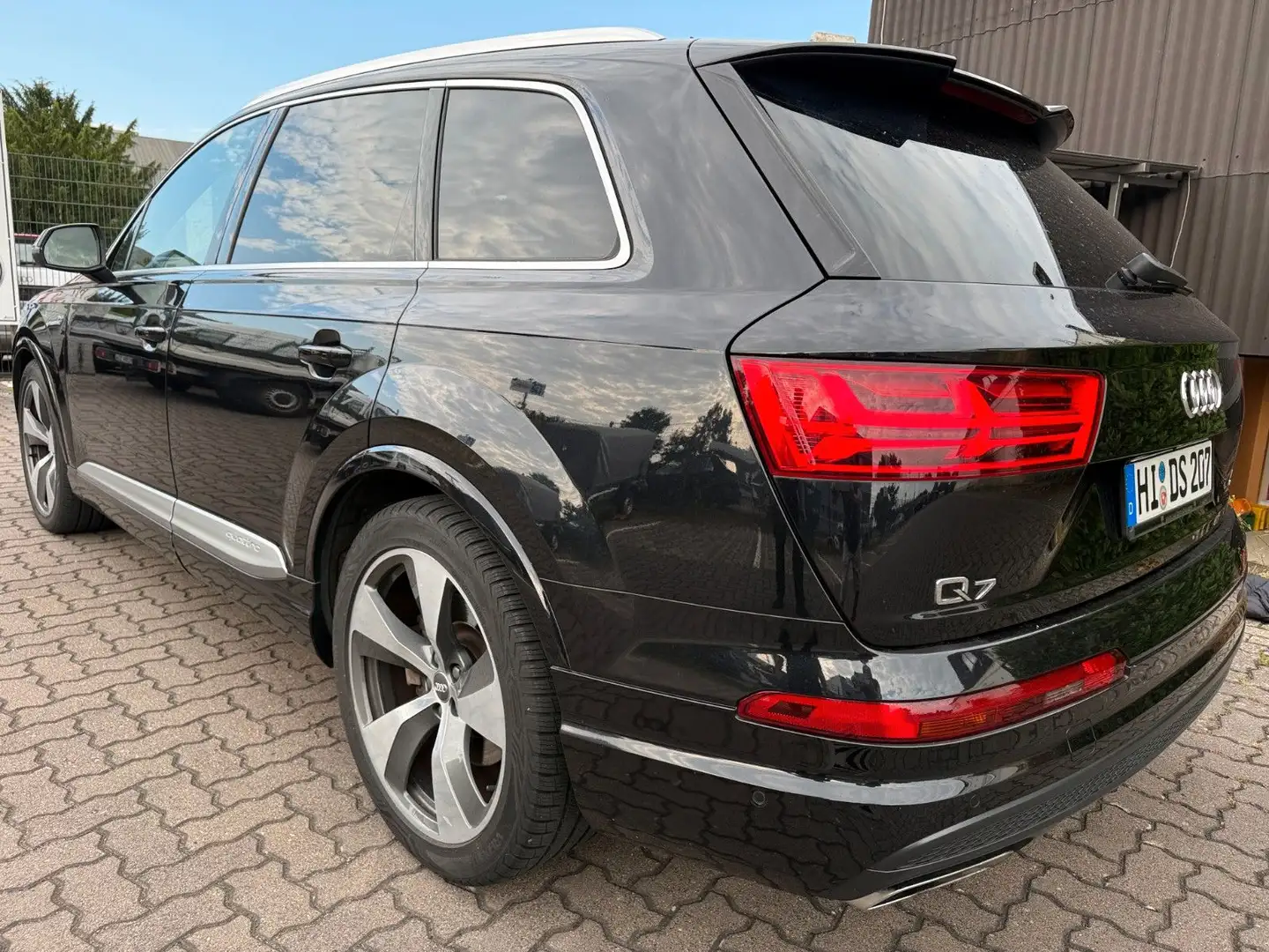 Audi Q7 3.0 TDI S-line,quattro VOLL!!!!!!,7-Sitze,1-H Schwarz - 2