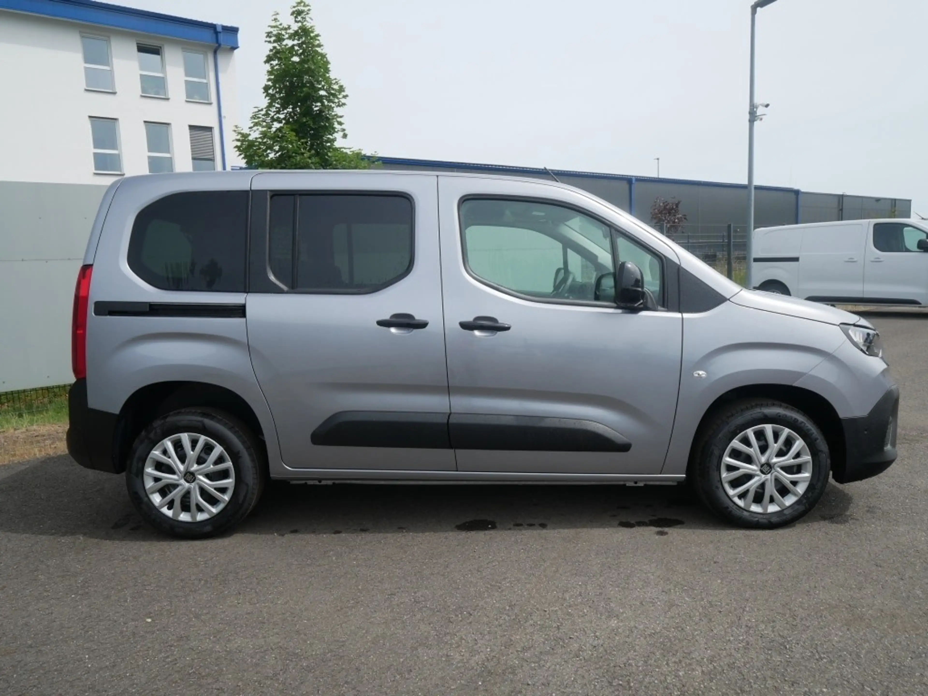 Fiat Doblo KOMBI N1 M L1 1.5 BLUEHDI 130PS AT8 COMFORT TECHNO — photo 2