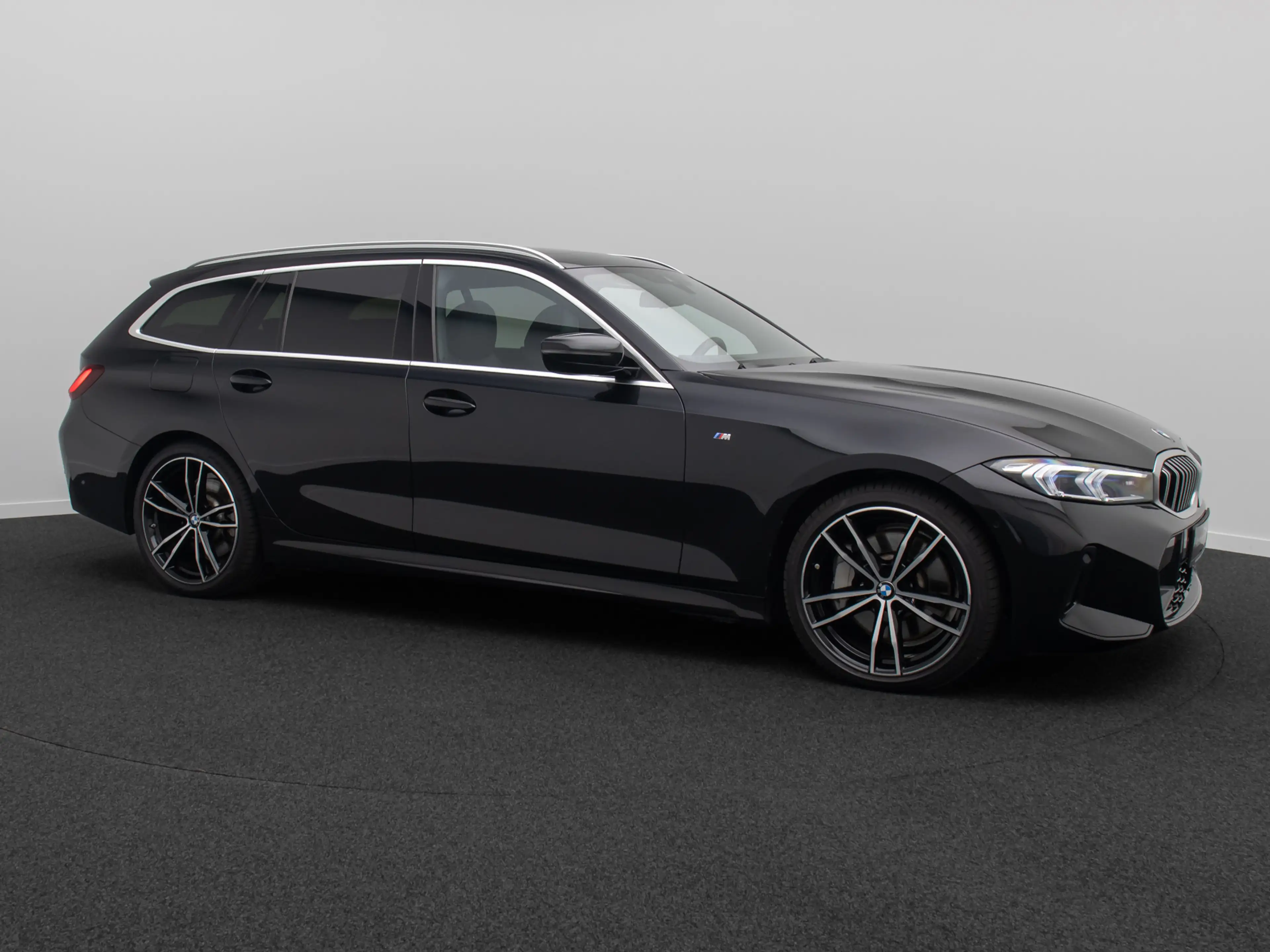 BMW 330 M Sport DAB Kamera HUD Panorama HiFi 19 — photo 4