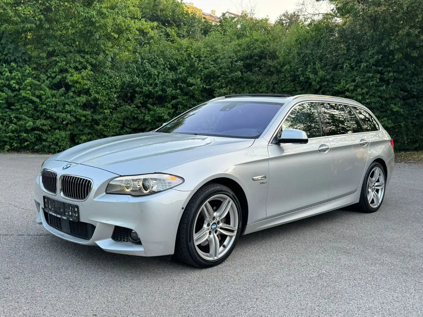 BMW 535 d xDrive M-Packet Head-Up ACC Soft Close Kame Zilver - 1