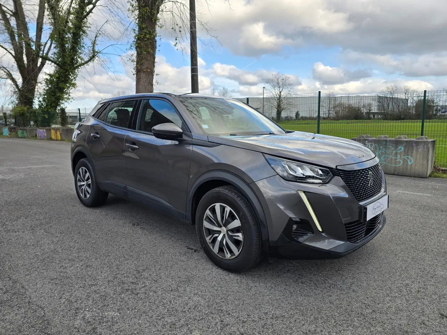 Peugeot 2008 1.5 hdi 100 Active Business GPS Carplay Gris - 2