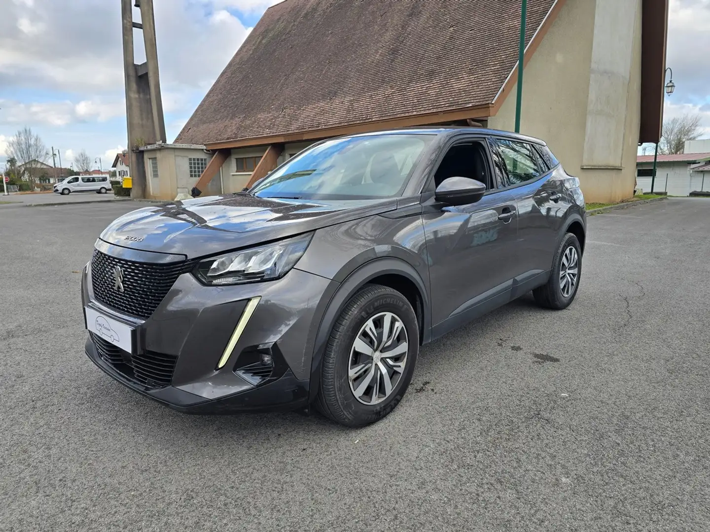 Peugeot 2008 1.5 hdi 100 Active Business GPS Carplay Gris - 1