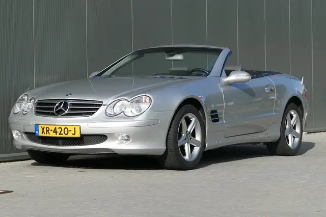 Mercedes-Benz SL view 2