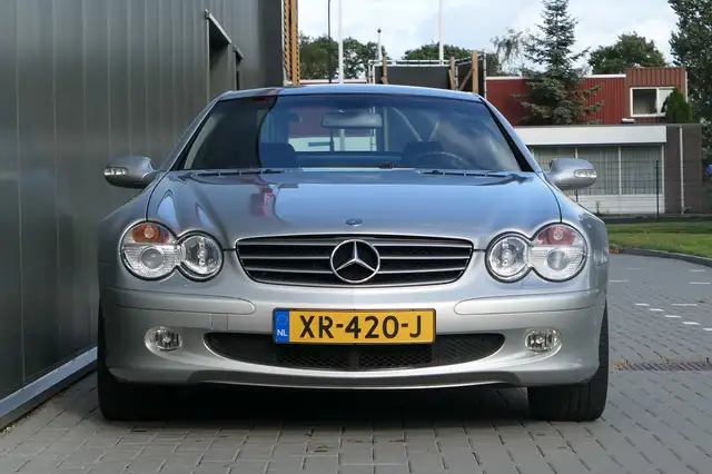 Mercedes-Benz SL view 8