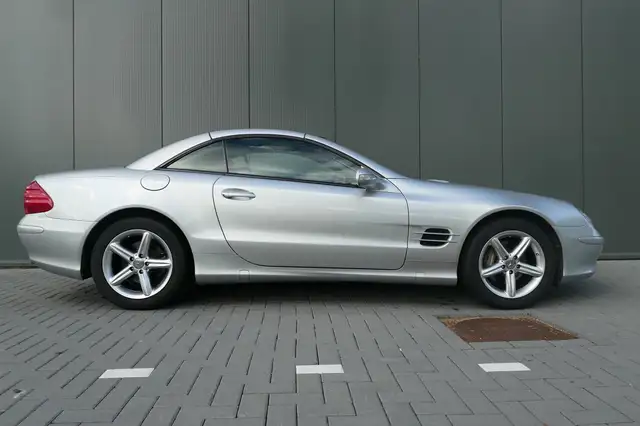 Mercedes-Benz SL view 10
