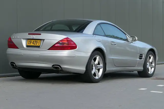 Mercedes-Benz SL view 4