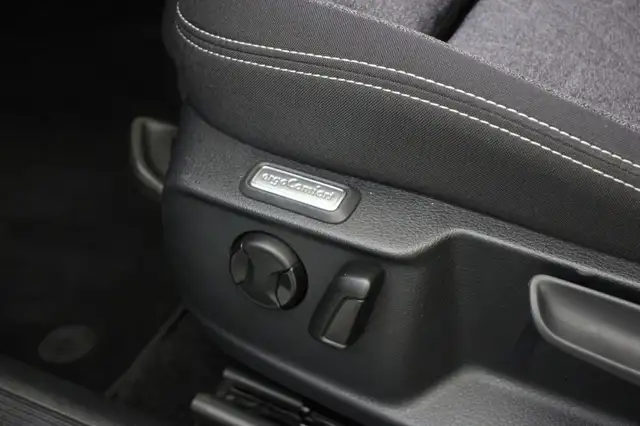 Volkswagen Passat view 10