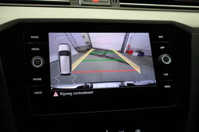 Volkswagen Passat view 6