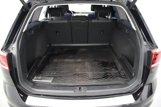 Volkswagen Passat view 12