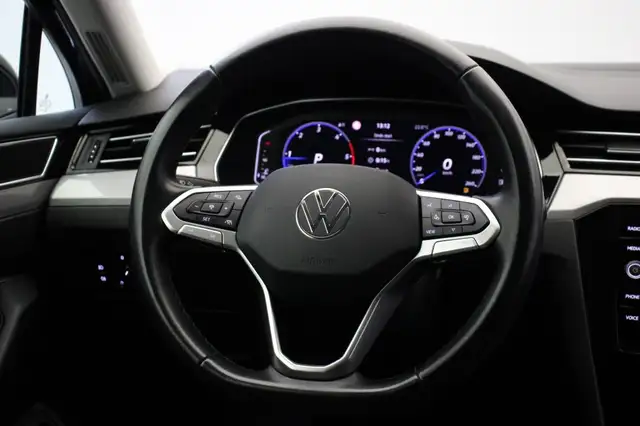 Volkswagen Passat view 21