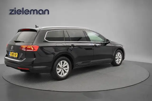 Volkswagen Passat view 17