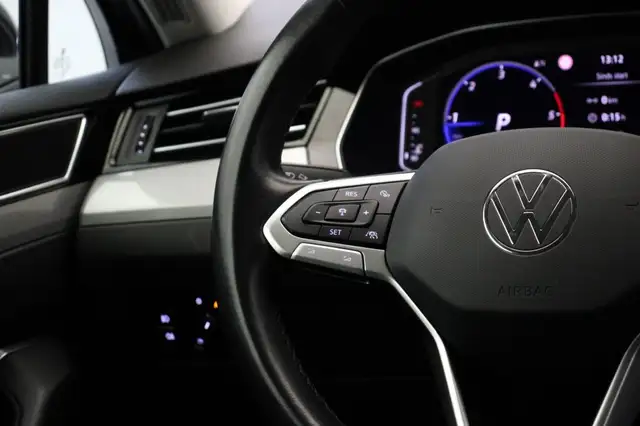 Volkswagen Passat view 7
