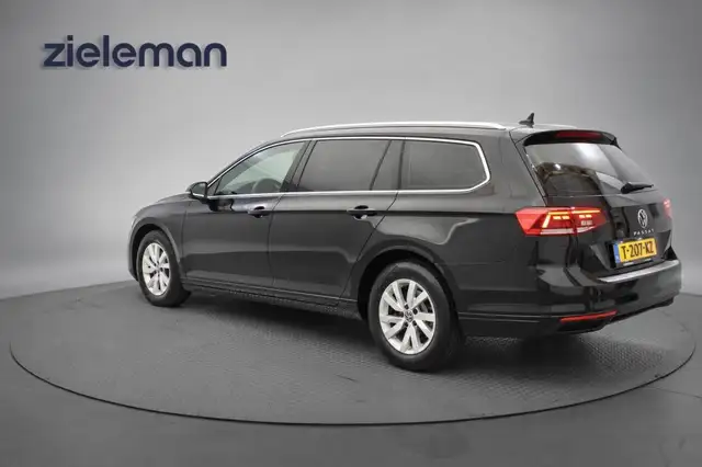 Volkswagen Passat view 3