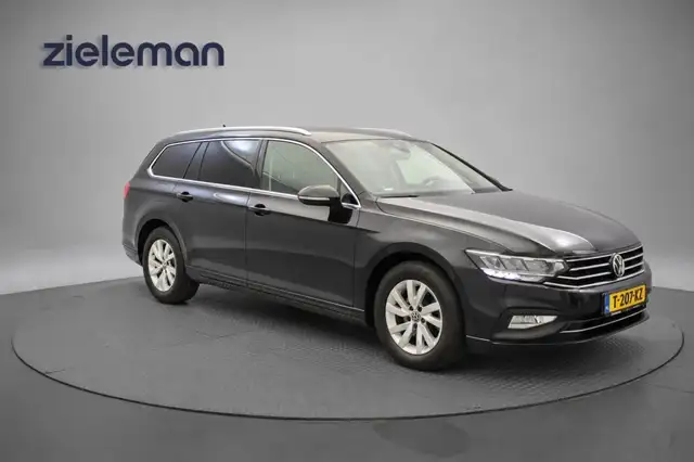 2023 Volkswagen Passat in Black for sale