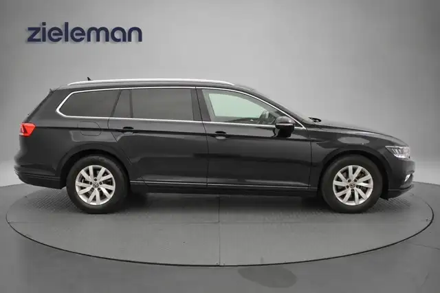 Volkswagen Passat view 16