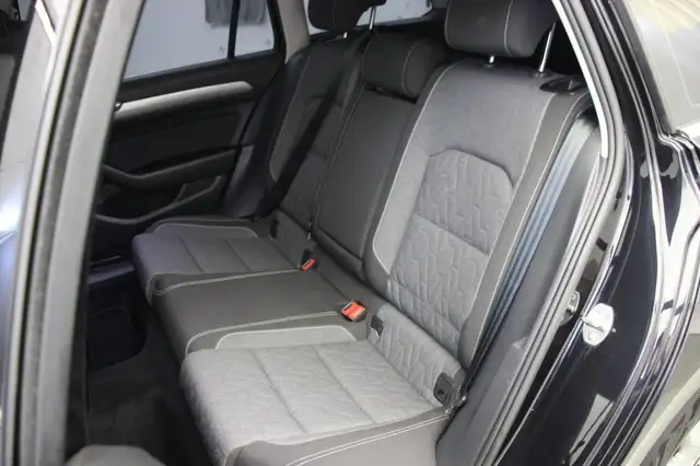 Volkswagen Passat view 11