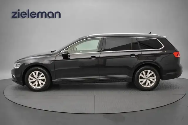 Volkswagen Passat view 19