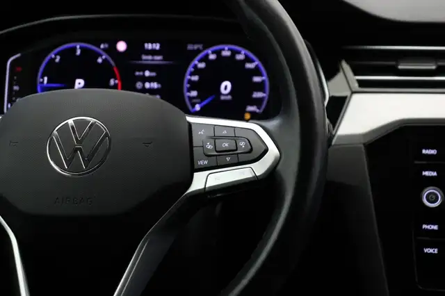 Volkswagen Passat view 22