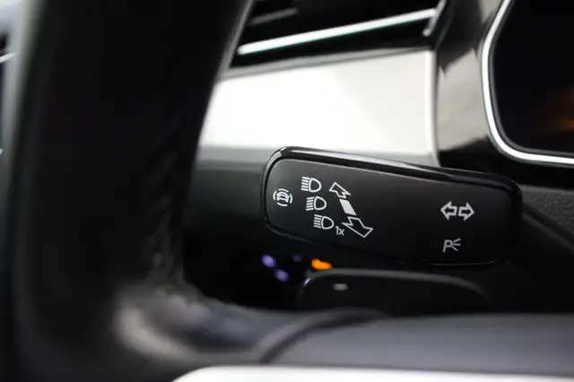 Volkswagen Passat view 23