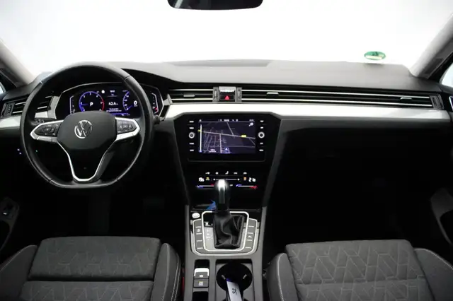 Volkswagen Passat view 2