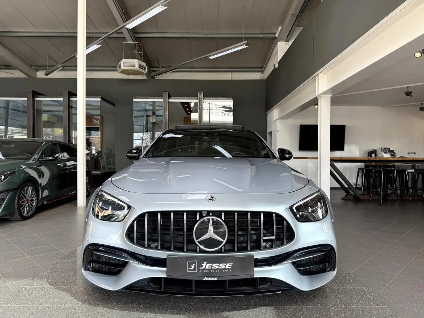 Mercedes-Benz E 63 AMG S 4M+ Night Drivers-P. Pano 360 Burm. Silber - 2