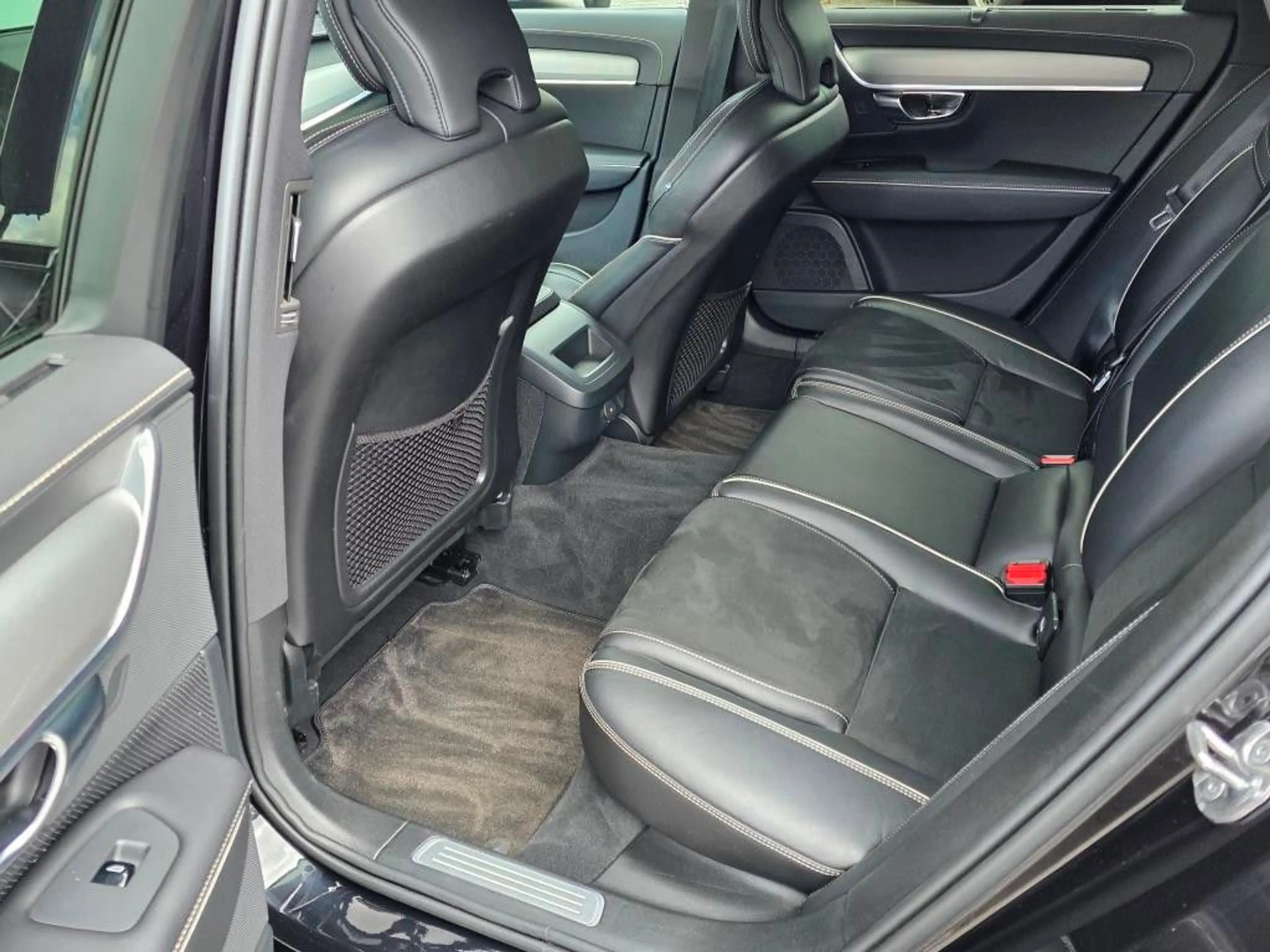 Volvo V90 B4 AWD R Design LED+TEMP+MEMORY+360°+19ZOLL — photo 12